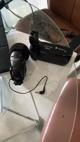 Mic rode kamera + battery grip