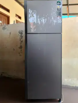 kulkas 2 pintu Polytron tempered glass