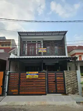 DIJUAL RUMAH 2 LANTAI SIAP HUNI TAMAN ROYAL 2 (8 MENIT KE GERBANG TOL)