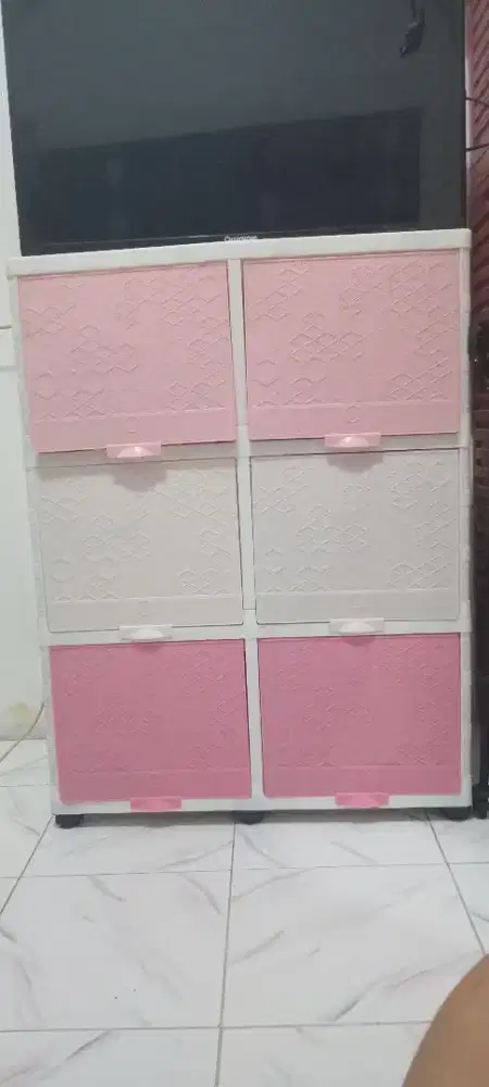 Dijual. Lemari pakaian serbaguna.