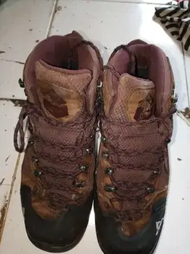 Sepatu eiger polok size 42/41