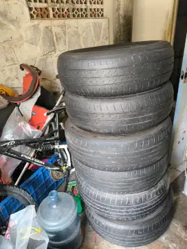 Jual ban  mobil masih layak pakai