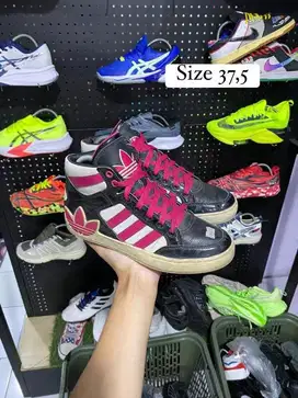 Obral edisi ngabisin stok, harga 30k per pasang