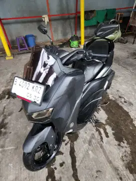 Yamaha Nmax Hitam