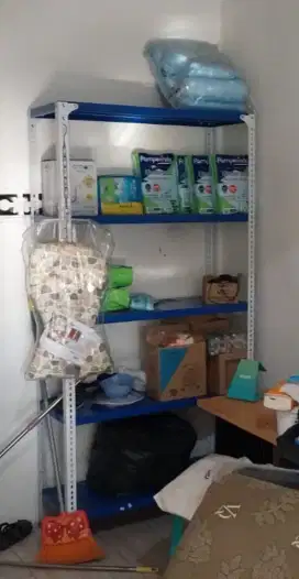 Rak besi untuk display barang dagangan