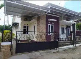DISEWA RUMAH strategis DI KOMPLEK MAYANG ada AC