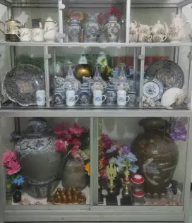 DIJUAL ETALASE GUCI RUANG TAMU