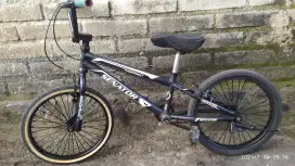 Sepeda bmx senator uk20