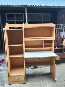 Meja belajar bekas