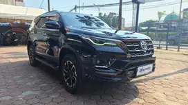 DP Rendah  20JT - Toyota Fortuner 2.4 VRZ TRD Solar-AT 2020 Hitam
