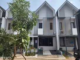 RUMAH BAGUS DI BSD CLUSTER MYZA KONDISI RAPIH