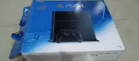 Sony PlayStation 4 (PS4)