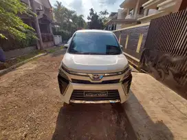 Toyota Voxy 1 tangan dari baru