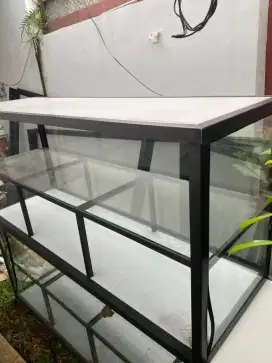 Etalase bahan alumunium 170x50x70cm, kondisi bekas seperti baru