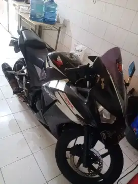 Dijual Motor Honda CBR 150R 2015