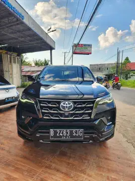 Fortuner GR 2.7 Bensin 2022 Matic Hitam