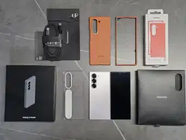 Samsung Galaxy Z Fold 6 12/256GB Silver, Mulus, garansi resmi, lengkap