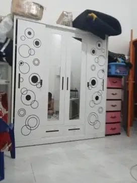 LEMARI BAJU BESI 4 PINTU