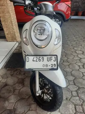 Jual scoopy 2024 type tertinggi km 9000
