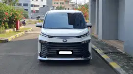 Km22rb toyota voxy tss 2022 putih cash kredit proses bisa