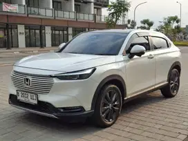 Honda NEW  HR-V SE at 2023 KM 40 rb putih pjak pajang