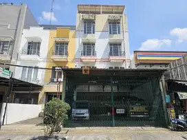 Disewakan Ruko Gandeng Muwardi 4,5 Lantai, Ada Lift & Parkir Luas!