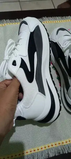 Sepatu sport cowo baru