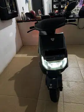 Motor listrik 2nd Greentech Hurricane hitam