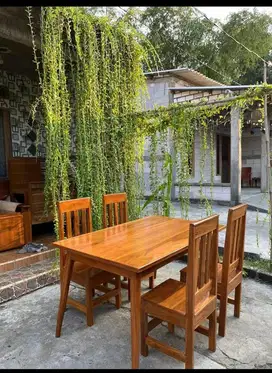 meja makan keluarga