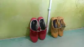 Sepatu bola bekas pakai 2 pasang