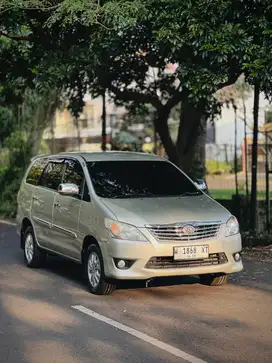 Kijang Innova G bensin matic 2013