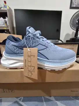 SEPATU DIADORA BARU
