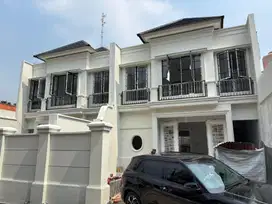 BRAND NEW RUMAH MEWAH AMERICAN CLASSIC DI CEMPAKA PUTIH TENGAH