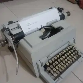 Mesin tik olivetti 98 Harga 1 jt
