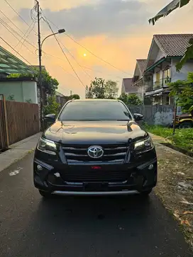 (CASH) Toyota Fortuner VRZ TRD 2018 Full Ori cat,pajak panjang