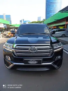 Toyota Landcruiser VXR 200 AT 2017 Facelift