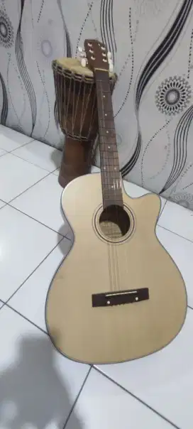 Gitar akustik Jimbe masih mulus