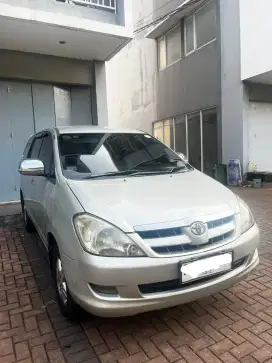 Innova 2.0 G Bensin 2004