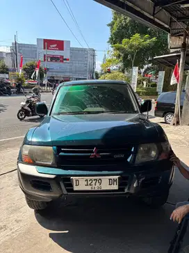 Mitsubishi Pajero 2001 Bensin