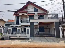 Rumah Bagus Tiga Lantai Semi Furnished di Kav DKI Jakarta Barat