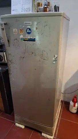 Dijual cepat Kulkas 1 Pintu merk Electrolux