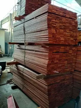 Papan kayu ulin untuk decking/lantai