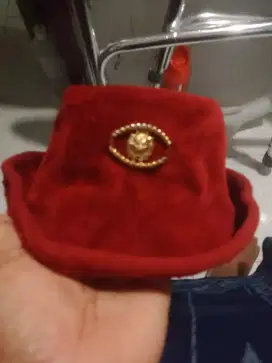 Topi unik antik