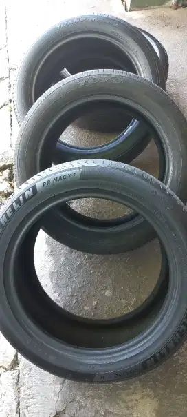 Ban Michelin dan Toyo Copotan Istimewa 98-99%  18 235 50