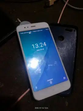 Xiaomi Mi A1
Ram 4gb internal 64gb
Dual kamera , sidikjari