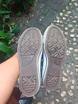 Di jual sepatu Converse