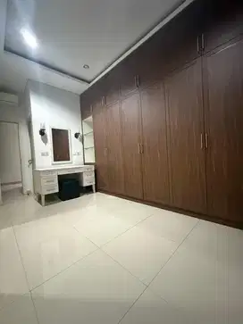 Green Lake City Rumah 3 Lantai Lebar 8 Semi Furnish Murah Jalan 3 mbl