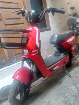 Sepeda listrik merek Selis mino