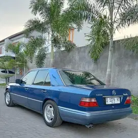 Mercedes-Benz E220 1994 Bensin