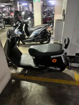 Motor Listrik (6 Bln Pakai, speedometer 186 Km)